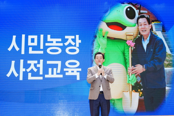 이재준 수원특례시장이 22일 교육에 앞서 인사말을 하고 있다. 